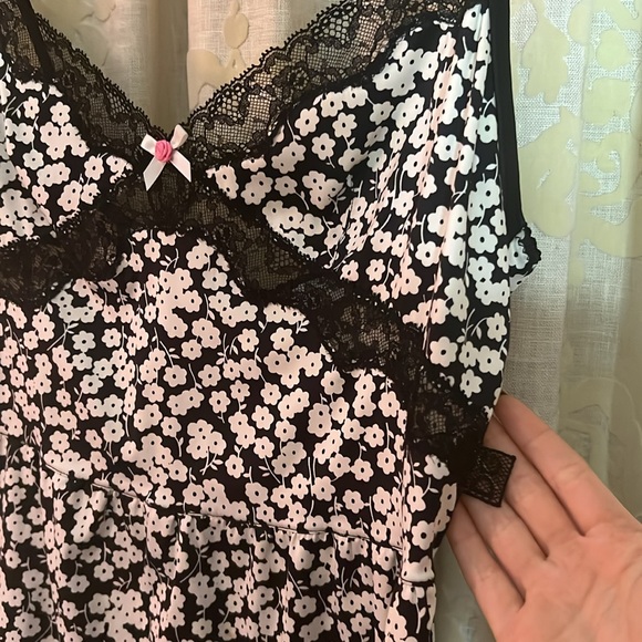 SILK DOLCE & GABANNA CAMI/NIGHTGOWN🌸 - Picture 3 of 6